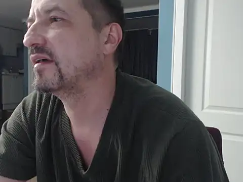 Snapshot of MisterFaithRO chatting on May 17, 1:47 am MisterFaithRO online show from May 17, 1:47 am