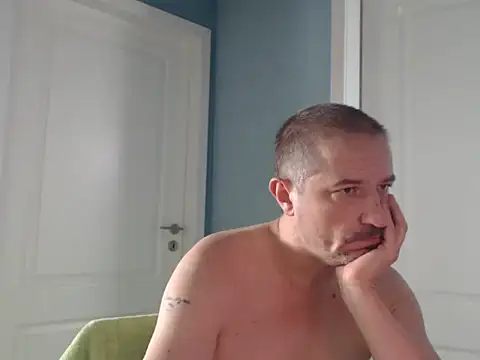 Snapshot of MisterFaithRO chatting on June 13, 11:08 am MisterFaithRO online show from June 13, 11:08 am