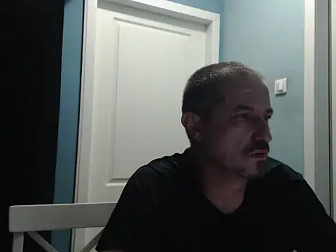 Snapshot of MisterFaithRO chatting on June 16, 12:35 am MisterFaithRO online show from June 16, 12:35 am