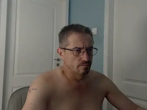 Snapshot of MisterFaithRO chatting on August 1, 9:25 pm MisterFaithRO online show from August 1, 9:25 pm