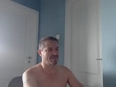 Snapshot of MisterFaithRO chatting on August 4, 7:55 am MisterFaithRO online show from August 4, 7:55 am