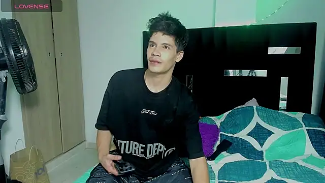 Snapshot of Dimitrixxx__ chatting on November 28, 9:23 am Dimitrixxx online show from November 28, 9:23 am