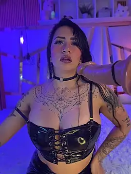 Snapshot of Tattooed_spittingdoll chatting on June 13, 12:30 am Tattooed spittingdoll online show from June 13, 12:30 am