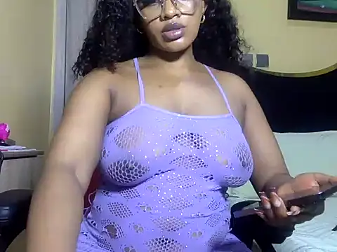 Snapshot of BOOTYBANGER24xx chatting on May 13, 9:28 am BOOTYBANGER24xx online show from May 13, 9:28 am