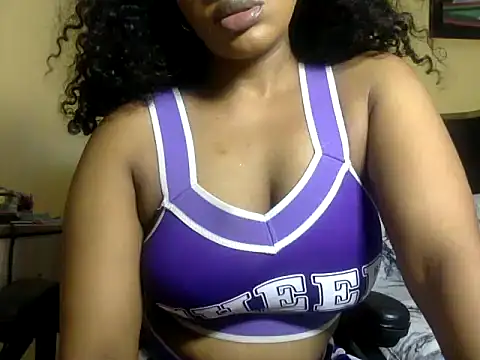 Snapshot of BOOTYBANGER24xx chatting on June 1, 9:22 am BOOTYBANGER24xx online show from June 1, 9:22 am