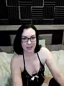 Snapshot of DesreRose chatting on September 13, 12:21 am DesreRose online show from September 13, 12:21 am
