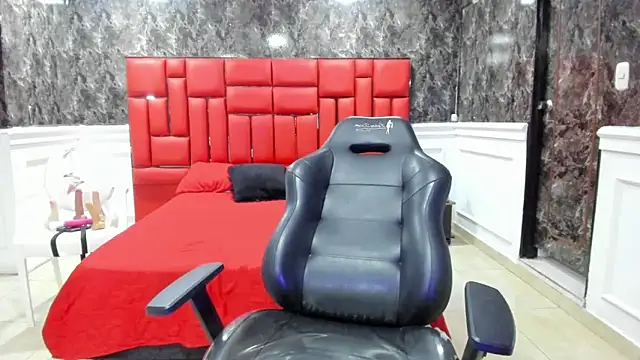 Imyourdirtymilf online show from November 4, 8:19 pm