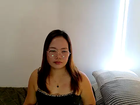 BURBERRY69 online show from April 9, 12:21 am