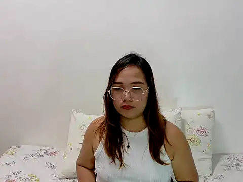 BURBERRY69 online show from July 6, 12:57 pm