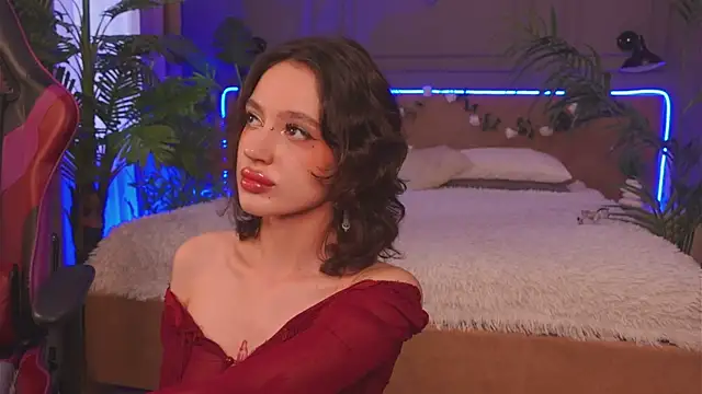 Snapshot of Devilinee chatting on September 19, 6:37 am Devilinee online show from September 19, 6:37 am