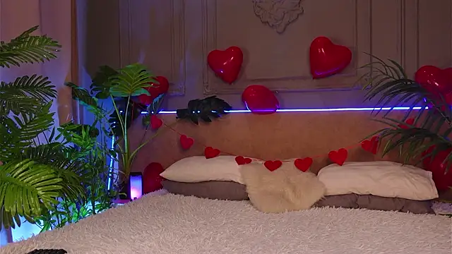 Snapshot of Devilinee chatting on February 15, 7:51 am Devilinee online show from February 15, 7:51 am