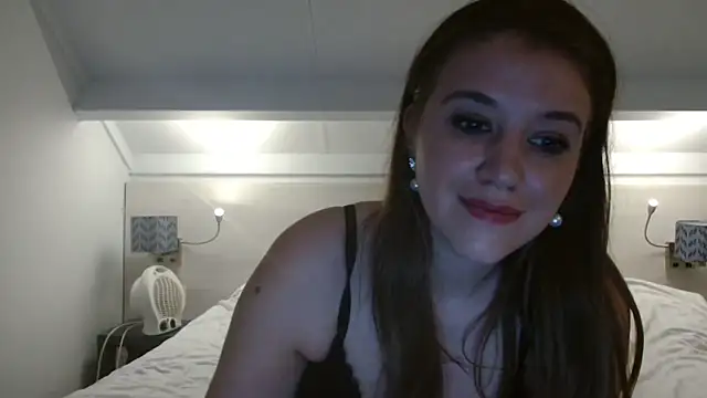 Snapshot of Neonstar chatting on December 4, 10:46 am Neonstar online show from December 4, 10:46 am