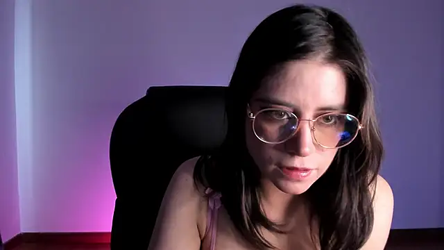 HazelKush online show from October 4, 8:07 pm