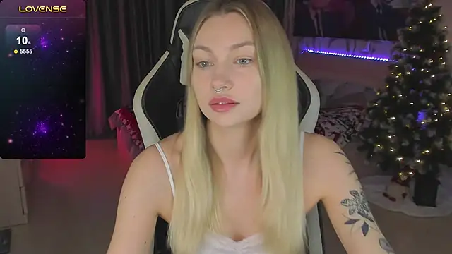 BiMolly online show from January 4, 5:05 pm