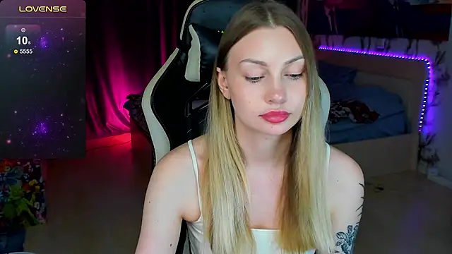 BiMolly online show from December 5, 3:09 pm