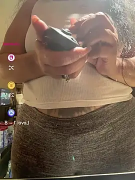 Snapshot of PichyPrettyPussy chatting on June 29, 2:39 pm PichyPrettyPussy online show from June 29, 2:39 pm