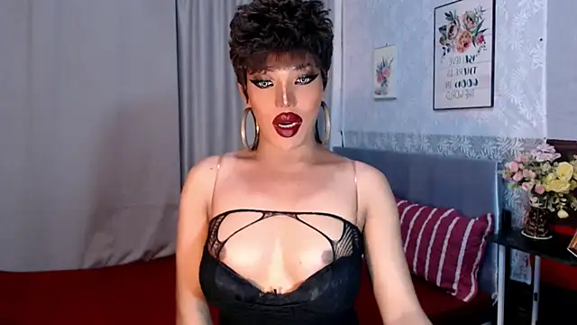 Snapshot of trixxielicious chatting on January 6, 12:37 am trixxielicious online show from January 6, 12:37 am