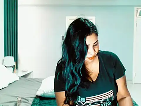 apishkagalmon online show from November 9, 7:45 pm