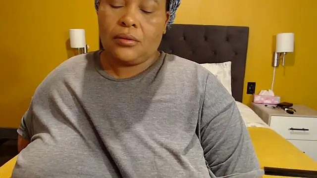 Snapshot of zandile chatting on May 26, 5:47 am zandile online show from May 26, 5:47 am