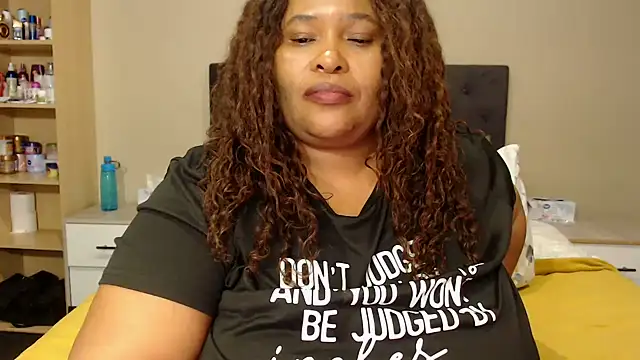 Snapshot of zandile chatting on June 25, 5:12 am zandile online show from June 25, 5:12 am