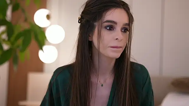 DoviaClaire online show from March 7, 8:00 am