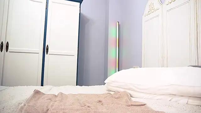 new dee online show from March 5, 12:22 pm