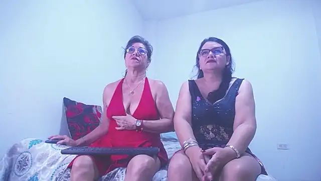 Snapshot of sexycristina_2 chatting on January 19, 2:54 pm sexycristina 2 online show from January 19, 2:54 pm