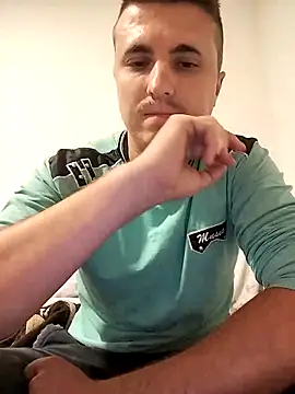 Snapshot of MrNoBoDy000 chatting on October 2, 5:58 am MrNoBoDy000 online show from October 2, 5:58 am