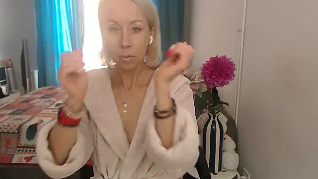 LuxuryNika online show from September 22, 10:06 am