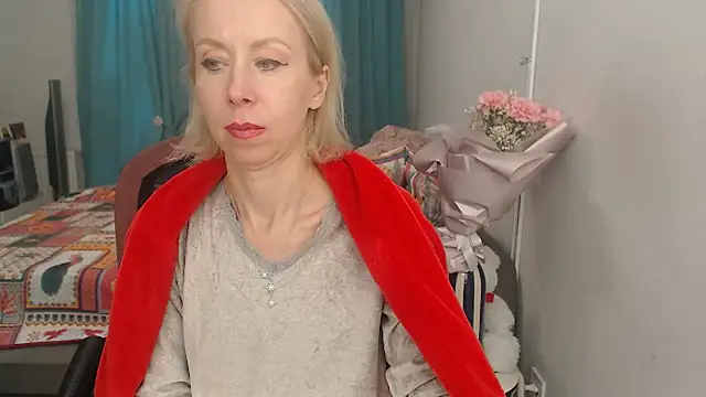 LuxuryNika online show from October 6, 1:30 pm