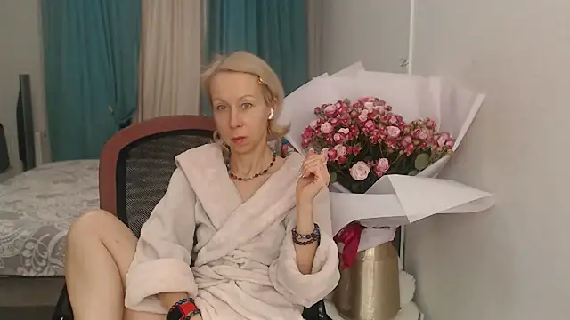 LuxuryNika online show from November 10, 1:43 pm