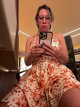 Gatitacarlita online show from March 13, 8:11 pm