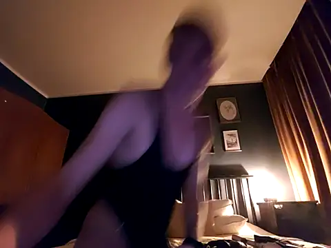 Snapshot of malpka25 chatting on October 21, 7:14 pm malpka25 online show from October 21, 7:14 pm