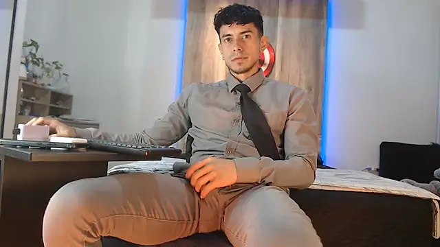 Snapshot of Andrew_4_ chatting on October 7, 3:04 am Andrew 4  online show from October 7, 3:04 am