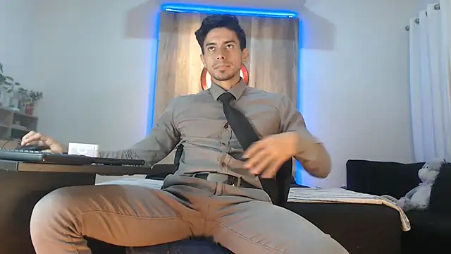 Andrew 4  online show from November 22, 3:16 am