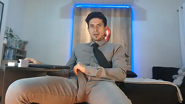 Andrew 4  online show from November 23, 8:03 am