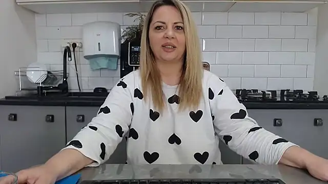 erikaerika online show from February 4, 10:10 am