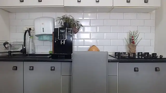 erikaerika online show from February 20, 9:22 am