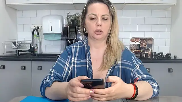 erikaerika online show from March 7, 11:40 am