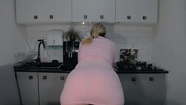 erikaerika online show from September 14, 6:45 am