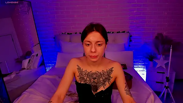 Eille Elfie online show from October 8, 7:39 am