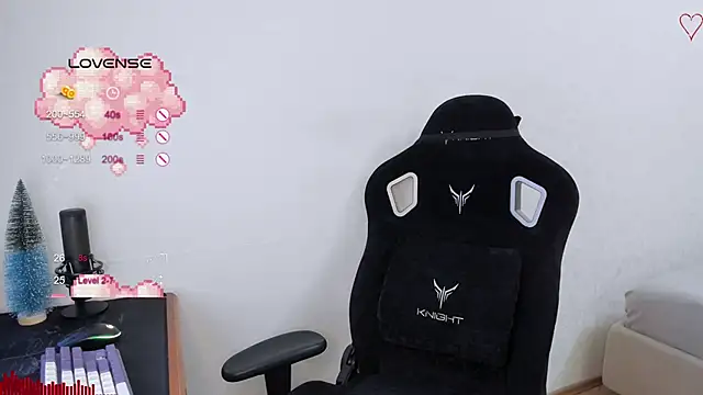 SkyqueenI online show from December 6, 8:59 am