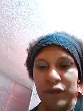 Snapshot of LUNAdeMARTE chatting on February 24, 3:48 am LUNAdeMARTE online show from February 24, 3:48 am