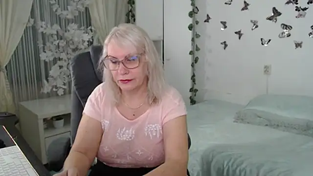 Ghertrude52 online show from April 11, 4:06 am