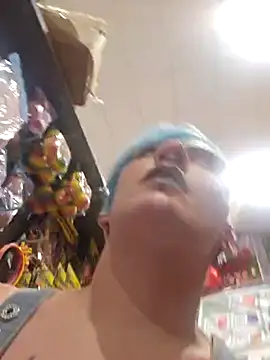 Snapshot of PinkTheHawk chatting on December 5, 2:53 am PinkTheHawk online show from December 5, 2:53 am