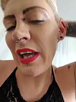 Snapshot of PinkTheHawk chatting on December 8, 2:07 am PinkTheHawk online show from December 8, 2:07 am