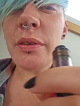 Snapshot of PinkTheHawk chatting on December 25, 2:25 am PinkTheHawk online show from December 25, 2:25 am