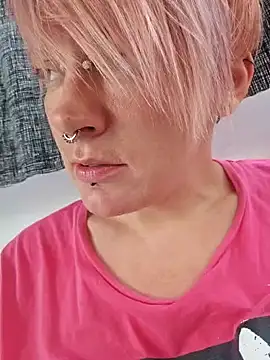 Snapshot of PinkTheHawk chatting on January 17, 6:02 pm PinkTheHawk online show from January 17, 6:02 pm