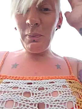 Snapshot of PinkTheHawk chatting on February 28, 7:05 am PinkTheHawk online show from February 28, 7:05 am