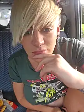 Snapshot of PinkTheHawk chatting on March 9, 5:11 am PinkTheHawk online show from March 9, 5:11 am